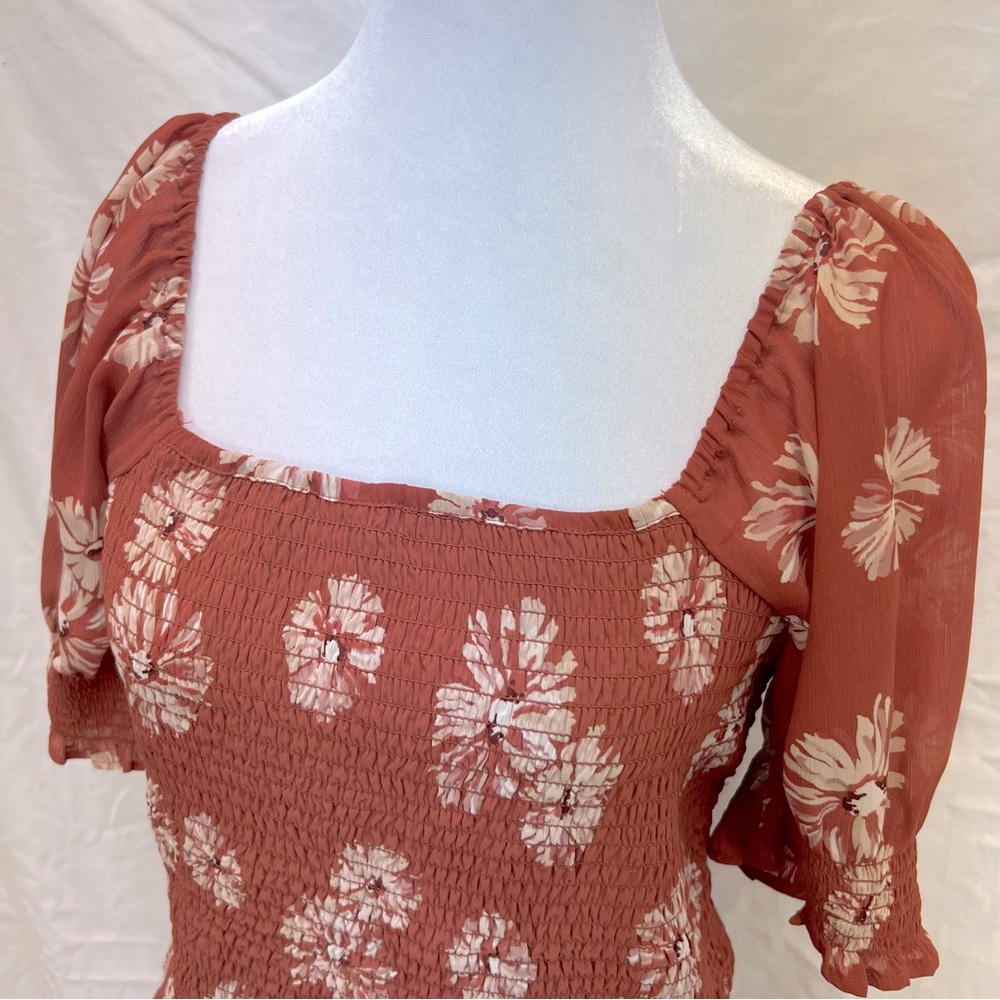 Madewell smocked Georgette Lucie puff sleeve top with tan flowers. - Picture 5 of 11